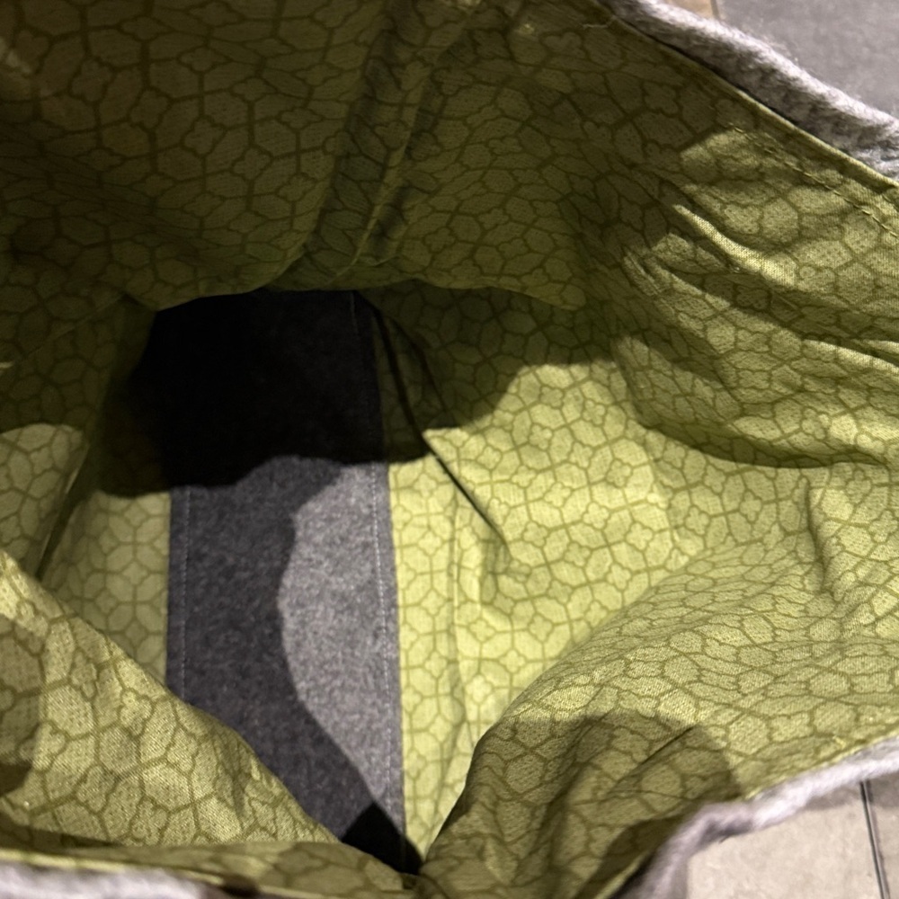 Handmade Stylish Gray and Green Felt Fabric Tote Bag - Picture 4 of 8